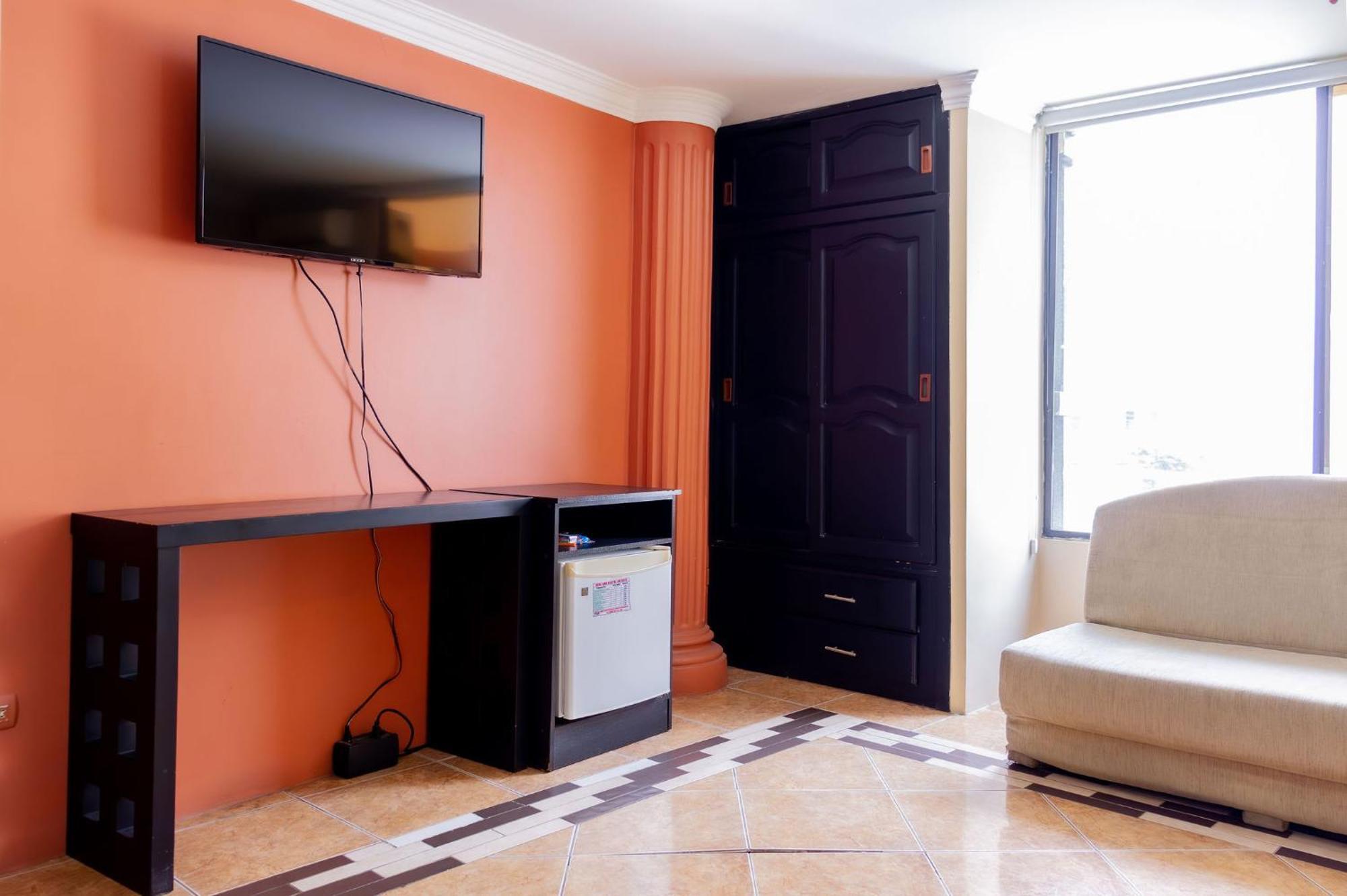 Hostal Antares Manta Exterior photo