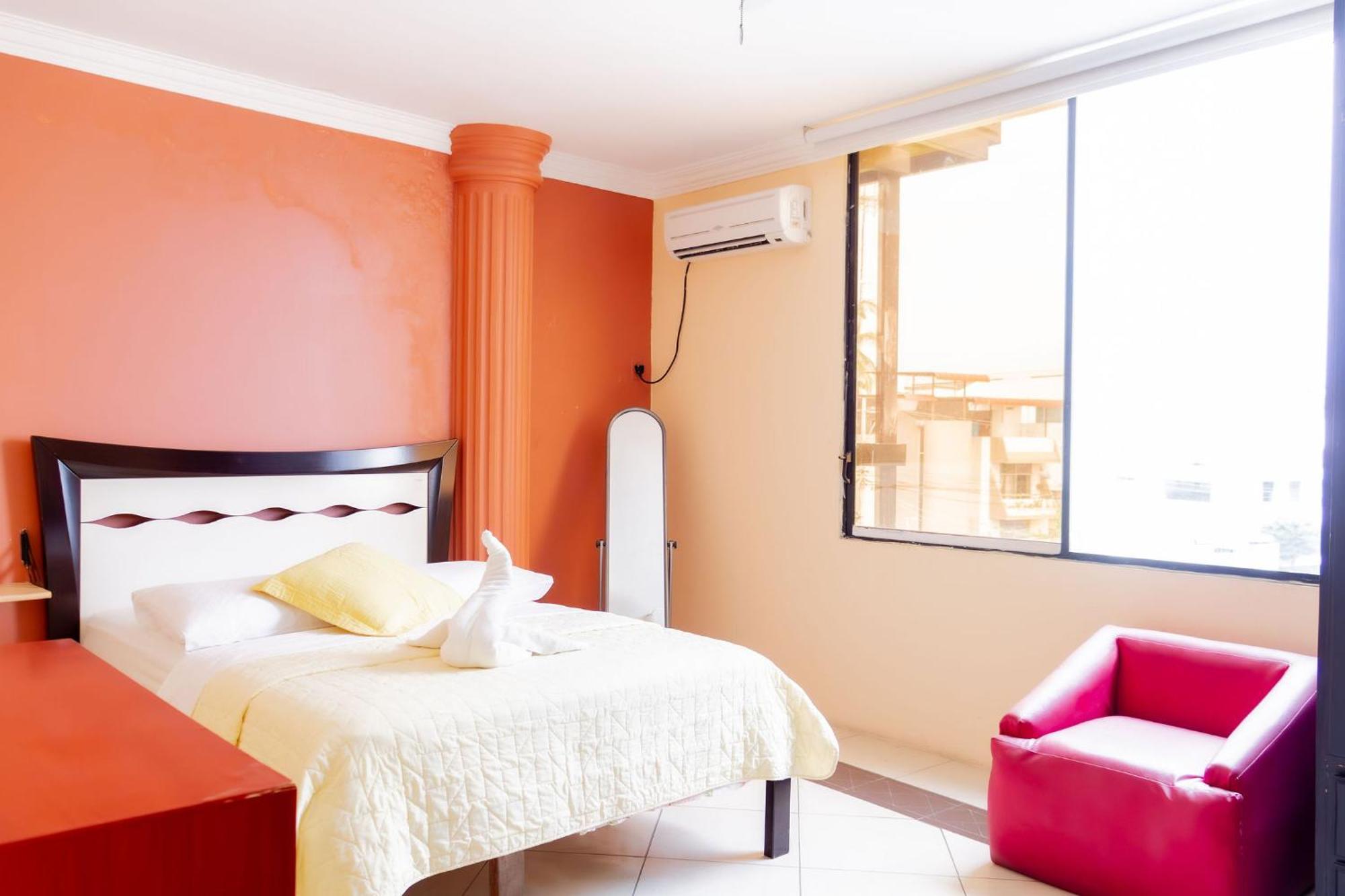 Hostal Antares Manta Exterior photo