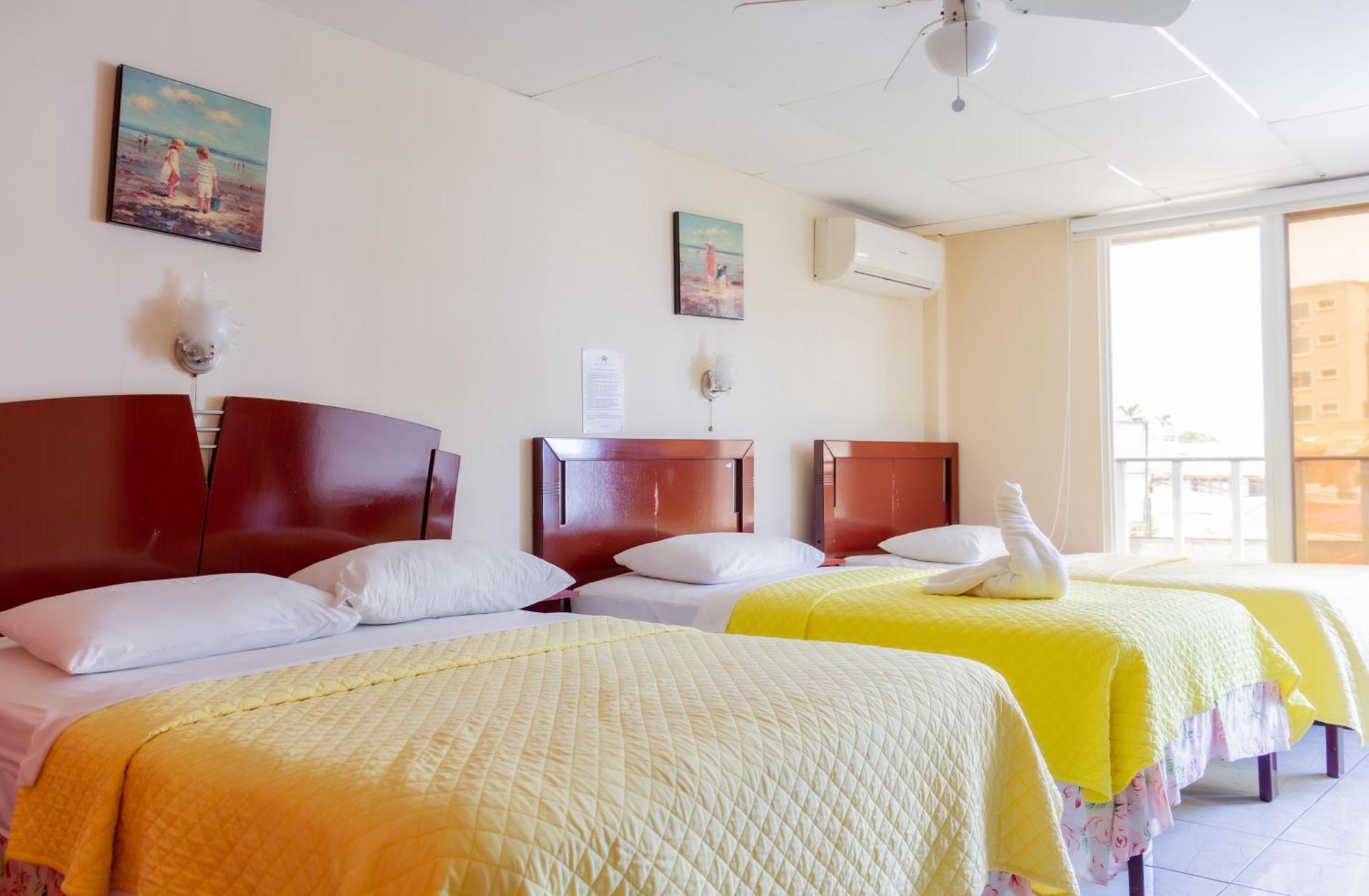 Hostal Antares Manta Exterior photo