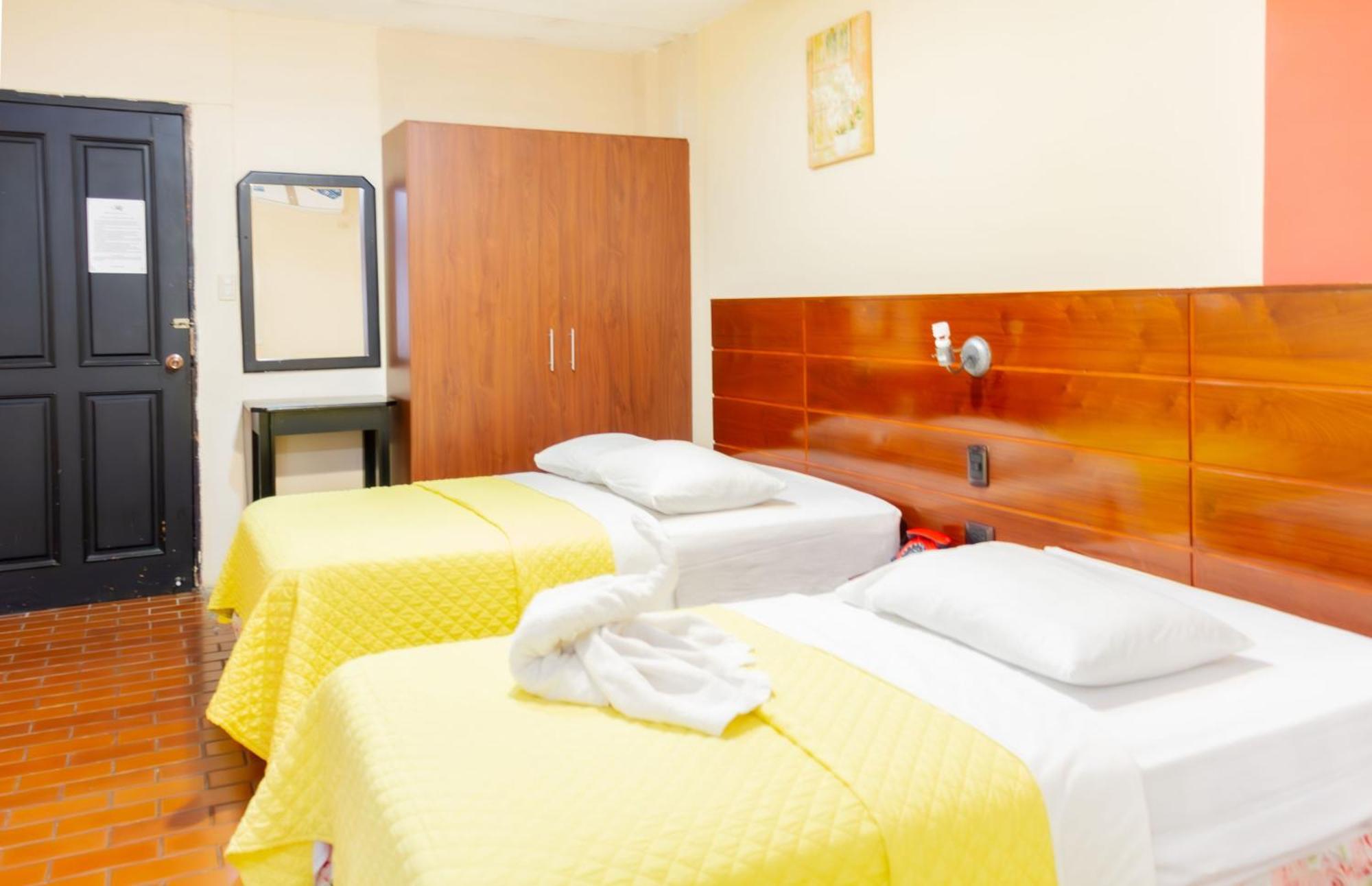 Hostal Antares Manta Exterior photo