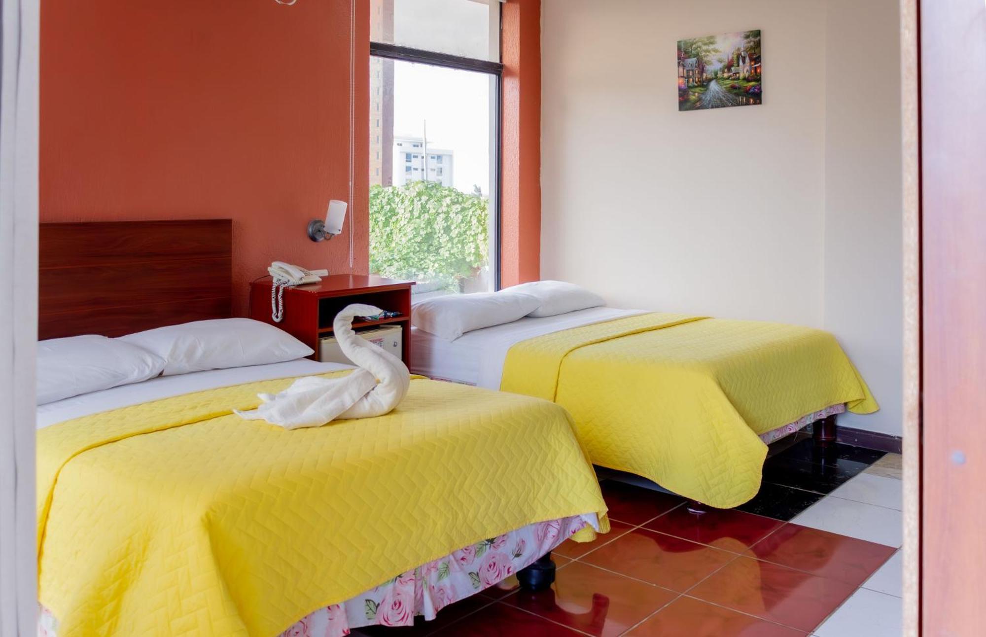 Hostal Antares Manta Exterior photo