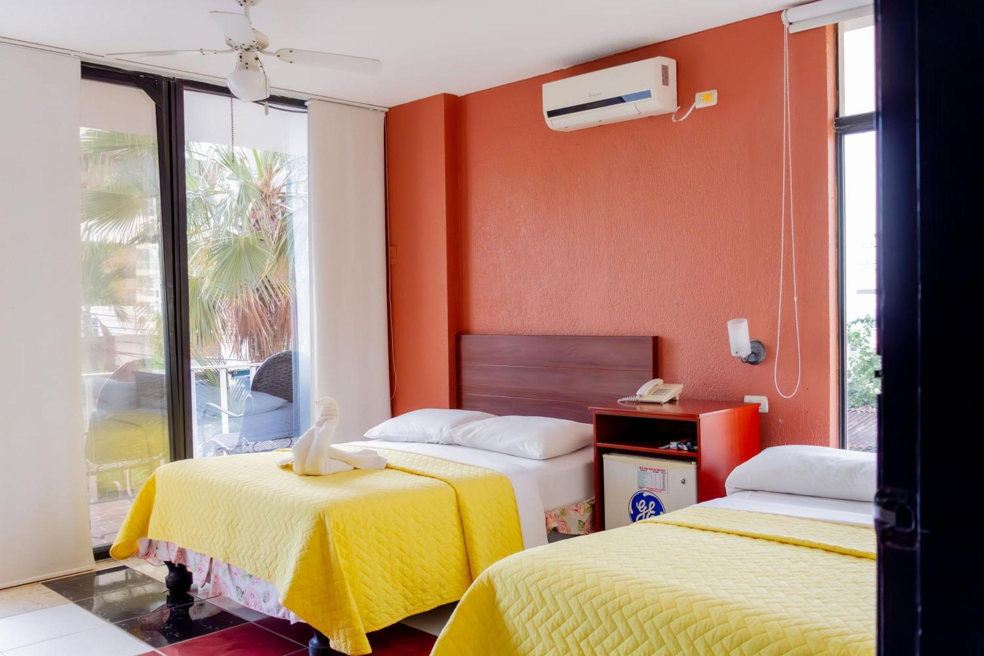 Hostal Antares Manta Exterior photo